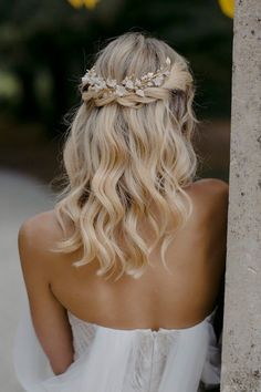 LYRIC | Floral bridal headpiece, wedding headpiece Floral Hair Pieces, Wedding Headdress, Simple Wedding Hairstyles, Elegant Wedding Hair, Bridal Hair Vine, Penteado Cabelo Curto, Hair Vine, Wedding Hair And Makeup, Floral Hair