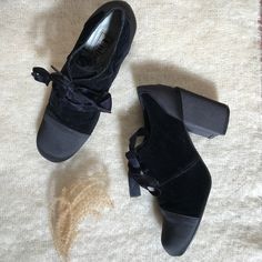 "- vintage 90s goth shoes - black velvet with satiny toe and heel - thick chunky heel - lace up - round toe   Please note these measurements carefully and ask any questions before purchase. We're happy to help determine if these are likely to fit, but cannot offer refunds for sizing issues. The best way to do this is to compare these measurements to something you own.   Width (at widest point): 3\" Insole length: 9\" Heel height: 3.25\" Shoe size: 9 Label: Unlisted - a Kenneth Cole Production Material: fabric upper, man made balance Condition: very small marks on heel of right shoe (see photos)   Best for modern 9   Please read the Dusty Rose Vintage shop policies before purchase. More lovely vintage goodies available in our shop: http://www.etsy.com/shop/dustyrosevintage" Chunky Sole Shoes, Black Velvet Shoes, 90s Goth, Gothic Lace, Goth Shoes, Velvet Shoes, Sole Shoes, Chunky Heel, Womens Heels