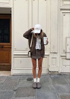 Effortless Style Fall, Boston Outfits, Birkenstock Outfit, Clogs Outfit, Boston Clogs, Boston Fashion