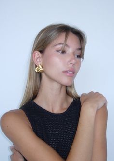 Introducing the Tri earrings: A vintage-inspired essential for your capsule wardrobe. Our gold plated Tri earrings will effortlessly blend vintage-inspired charm with modern style, making them the ideal addition to your capsule wardrobe. Sunglasses Necklace, Shower Sizes, Vintage Inspired Earrings, Knot Design, Fashion Now, Style Earrings, Pierced Ears, Vintage Earrings, Silver Necklaces