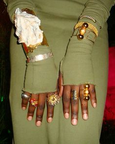 Earthy Girl Jewelry, Thrift Style, Earthy Jewelry, Mazzy Star, Vintage Thrift, Black Femininity, Bangles Jewelry Designs