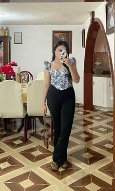 Ig: estrellaagonzalez___ Ciudad De Mexico Outfit Ideas, Guanajuato Mexico Outfit, Picolandia Outfits, Mexico Outfits Rancho, Outfit Ideas For Mexico, Western Outfits Black Women