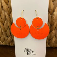 Lightweight Cork Earrings. Handmade Neon Highlighter Orange Color. Made With Cork That Is Backed With Leather And Hypoallergenic Gold Ear Wires. Overall Length Is Approximately 2 And 1/4 Inches. These Bright Earrings Can Be Dressed Up Or Down. Wear With The Bright Colors Of The Spring And Summer Trends Or Add A Pop Of Color To Any Neutral Outfit. Super Lightweight, Versatile And Original! Bright Earrings, Cork Earrings, Orange Earrings, Earring Trends, Paper Jewelry, Neutral Outfit, Dry Clay, Orange Gold, Summer Trends