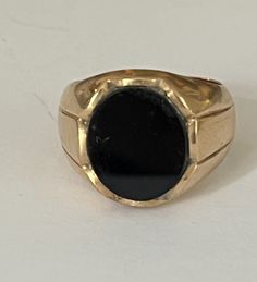 Signet ring in yellow gold (18k) set with an oval onyx plaque. Plate: 15 x 13 mm. Gross Weight: 13.60 g. Size: 56 Possibility of sizing, contact us. Further information : We issue an invoice as well as a certificate of authenticity established by our qualified gemologist (LFG Paris). Our photos are not reworked and are taken in a natural light environment. We can send you a short video upon simple request. Each piece of jewelry is delivered in a box. Each shipment is made with insurance and trac Oval Cabochon Signet Ring For Formal Events, Oval Cabochon Signet Ring For Formal Occasions, Black Cabochon Signet Ring For Formal Occasions, Formal Black Cabochon Signet Ring, Formal Black Oval Cabochon Signet Ring, Luxury Oval Signet Ring With Black Enamel, Luxury Oval Black Enamel Signet Ring, Classic Black Enamel Oval Ring, Classic Oval Black Enamel Ring