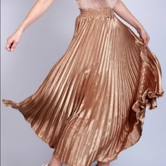 Gorgeous Maxi Pleated Skirt, Can Be Dress Up Or Down. Chic Gold Lined Skirt Bottoms, Chic Gold Bottoms With Lined Skirt, Chic Gold Flared Skirt, Elegant Gold Maxi Skirt For Spring, Chic Gold Pleated Skirt, Chic Gold Maxi Skirt, Chic Gold Midi Skirt, Gold Chic Midi Skirt, Chic Gold Skirt