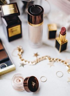 Product Photography Ideas, Vanity Design, Makeup Product, Photography Basics, Beauty Shots, Aesthetic Makeup, Luxury Beauty, Photography Inspo