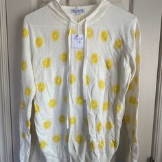 Pullover Lightweight Cotton Sweater By Eight 18 White With Yellow Lemons Pattern Has Hood / Hoodie Perfect For Summer Nights Or Layering New With Tags / Nwt 100% Cotton Size Small Ask Any Questions You Have In Comments And I’ll Do My Best To Get Back To You In A Timely Manner! All Items From A Smoke-Free Home Open To Offers! I Am Also Happy To Provide Measurements Or Photos With A Tape Measure If You Would Like. I Just Wanted To Get Items Listed Quickly, As I Am Doing A Massive Closet Clean Out. Aqua Sweater, White Long Sleeve Sweater, Sweater With Hood, Lemon Print, Print Hoodie, Printed Sweater, Hooded Sweater, White Sweatshirt, Cotton Sweater