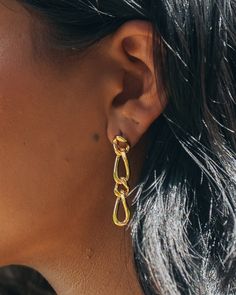 Switch up your style with these Jacqueline Drop Studs! The polished chain link drop adds a unique twist to your jewelry collection. With a perfect combination of fun and elegance, these studs are sure to make a statement. Be sure to take 'em for a spin! Material: 14K gold or rhodium plated brass Features: 1.65" drop, 0.3" width, Lead & Nickel free, post back Solid Gold Bracelet, Statement Drop Earrings, Zodiac Necklaces, Mens Accessories Jewelry, Men Earrings, Free Post, Earring Sale, Cuff Bangles, Jewelry Case