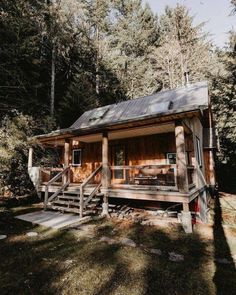 Escape to the tranquility of an American log cabin retreat with our handpicked selection of cozy getaways. Immerse yourself in nature and unwind in the rustic charm of a secluded cabin. Your perfect getaway awaits - book now and experience the ultimate relaxation in an authentic American log cabin.