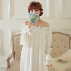 Women Sleepwear Chiffon Nightgown White Long Nightdress Fashion Nightclothes Dress Retro Princess nightgown Fourty Style, Coastal Clothes, Chiffon Nightgown, Princess Nightgown, Princess Nightgowns, Long Nightdress, Revolution Makeup, Felt Succulents, Women Sleepwear