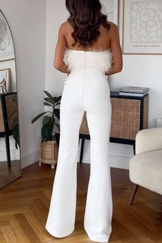 This Meridress strapless jumpsuit features a feather tube top and flare bottoms, perfect for an unforgettable night out. The stylish combination is sure to turn heads and make you the envy of any event! So, get ready to strut with confidence in this jaw-dropping jumpsuit! Material:_Cotton+Polyester SIZE US/CAN BUST WAIST HIPS S 2-4 33"-34" 26"-27" 36"-37" M 6-8 35"-36" 28"-29" 38"-39" L 10-12 37"-39" 30"-32" 40"-42" XL 12-14 40"-42" 33"-35" 43"-45" Chic Strapless Wide Leg Jumpsuit For Party, Chic Strapless Wide-leg Jumpsuit For Party, Chic Summer Bottoms For Prom, Chic Summer Bottoms With Feathers, Chic Summer Prom Bottoms, Glamorous Strapless Jumpsuits And Rompers For Date Night, Chic Feathered Bottoms For Summer, Chic White Strapless Jumpsuit For Party, Glamorous Strapless Jumpsuits And Rompers For Party