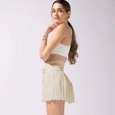 This high waist skirt exudes American charm and sophistication. Its flattering cut elongates the silhouette, while the high waist provides a slimming effect. Made with premium materials, this skirt is perfect for any upscale occasion, making you stand out in a sea of ordinary. Features: -80-90% Nylon -High Waist -Solid Color -Regular fit -Casual style High Waist Skirt, A Sea, White Skirts, The High, Waist Skirt, Casual Style, High Waisted Skirt, High Waist, Solid Color