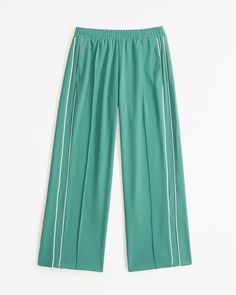 Mid rise, wide leg pants in a drapey rayon fabric, featuring a pull-on style elasticated waistband and functional pockets. Casual Green Pants With Elastic Side Panels, Green Wide Leg Pants With Elastic Waistband, Sporty Green Pull-on Style Bottoms, Green Relaxed Fit Wide-leg Sweatpants, Green Wide-leg Sweatpants With Elastic Waistband, Green Wide-leg Sweatpants With Relaxed Fit, Green Relaxed Fit Wide Leg Sweatpants, Green Wide Leg Sweatpants For Spring, Green Wide Leg Pants With Side Pockets