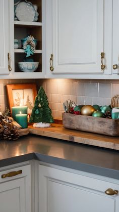 Transform your kitchen into a cozy winter wonderland with these Christmas kitchen decor ideas From simple DIY projects to rustic red accents and cute gold cabinets discover easy and elegant ways to add a touch of holiday spirit to your home Whether you prefer a country farmhouse style or a modern white aesthetic these Christmas cabinet ideas will inspire you to create a festive atmosphere in your kitchen