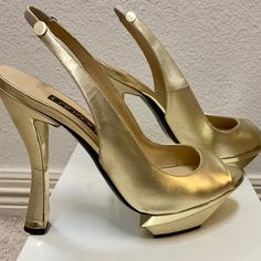 Lanzoni & B. Italian Leather Open Toe Sling Back Platforms In Platino/Light Gold-Size 37 Or 6.5/7-Worn Only Once-Rare Find! Great Condition! With Original Box! Purchased At Gregory’s Las Vegas Designer Fitted Slingback Pumps, Designer Gold Slingback Pumps For Evening, Luxury Gold Open Toe Slingback Pumps, Luxury Gold Slingback Pumps With Open Toe, Luxury Gold Slingback Pumps For Spring, Designer Gold Slingback Pumps With Heel Strap, Designer Gold Slingback Pumps For Formal Occasions, Designer Fitted Slingback Heels, Luxury Fitted Slingback Pumps For Formal Occasions