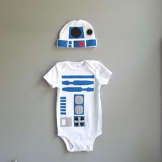 Star Wars Baby Costume - R2D2 Baby Clothes Star Wars Baby Clothes, Baby Kostüm, Baby Mode, Cool Baby, Toddler Costumes, Baby T Shirts, Baby Costumes, Baby Star