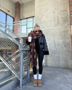 Nyc Winter Outfits, Chicago Outfit, Look Boho Chic, Nyc Outfits, New York Outfits, Winter Fashion Outfits Casual, Outfit Chic, Cold Outfits, Looks Street Style