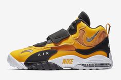 Marathon Running Shoes, Yellow Shoes, Nike Air Huarache, Air Huarache, Marathon Running, Running Shoes Sneakers, Sneakers Men Fashion, Stylish Sneakers, Shoe Game