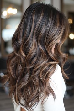 California Brunette, Dark Brown Hair Balayage, Rambut Brunette, Black Hair Balayage, Brown Hair Looks, Coast Style, Dark Hair With Highlights, Caramel Highlights