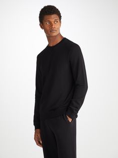 Our Quinn sweatshirt is stylish, yet practical. Designed for a relaxed fit with ribbed cuffs and neck trim and featuring a concealed zipped side pocket, this sweatshirt will hold its shape - no matter how many days wear it has! The Quinn fabric combines all the key qualities of our cotton and micro modal; it's durable and has great colour retention, meaning it can withstand long-lasting wear and the black colour won't fade. It's thermoregulating, making it perfect for warm days or cosy evenings Classic Sweatshirt With Ribbed Cuffs For Loungewear, Relaxed Fit Fleece Sweatshirt With Ribbed Cuffs, Sporty Sweatshirt With Ribbed Cuffs For Layering, Crew Neck French Terry Sweater With Ribbed Waistband, French Terry Crew Neck Sweater With Ribbed Waistband, Classic Relaxed Fit Sweatshirt With Ribbed Cuffs, Classic Sweatshirt With Ribbed Cuffs In Relaxed Fit, Classic Sweatshirt With Ribbed Cuffs And Relaxed Fit, Relaxed Fit Sweatshirt With Double-needle Sleeve For Loungewear