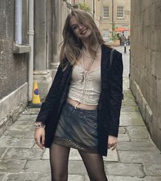 Dark Feminine Outfits, Outfits Aesthetic Vintage, Lily Rose Depp Outfits, Aesthetic Dark Feminine, Vibes Coquette, Aesthetic Old Money, Aesthetic Old, Feminine Outfits, Light Academia Aesthetic