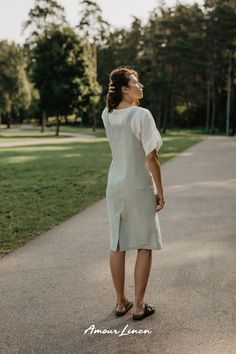 A linen apron dress JADE combines boho style with trendy casual chic. This versatile piece is your ultimate fall fashion must-have for 2023. Its earthy tones and rustic texture perfectly capture the fall aesthetic, making it ideal for back-to-school or work outfits and stylish fall gatherings. Whether you're heading to a party, an evening with friends, or a cozy family gathering, it promises an on-trend look for your fall outfits. Elevate your capsule wardrobe and ejoy free shipping over 100$! Knee-length Linen Sundress For Day Out, Knee-length Linen Summer Dress For Day Out, Summer Knee-length Linen Dress For Day Out, Summer Knee-length Sundress With Pockets, Summer Linen Midi Dress With Buttons, Sleeveless Linen Pinafore Dress With Pockets, Summer Midi Linen Dress With Buttons, Summer Midi-length Linen Dress With Buttons, Summer Midi Length Linen Dress With Buttons