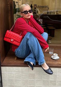 Autumn City, Hijabi Outfits, Money Aesthetic, Old Money Aesthetic, Women Outfits, Outfits Fashion, City Chic, Cherry Red, Fall Looks