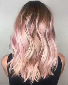 Highlights are the perfect rose gold hairstyles! Gold Hair Colors, Hair Color Rose Gold, Makeup Tip, Caramel Highlights, Fishtail Braid, Editorial Magazine, Bargain Shopping, Rose Gold Hair, Ombre Hair Color