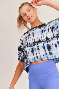 😍 Don't miss out... Stylish Activewear, Boxy Tee, American Brand, Street Look, Cropped Tee, Tie Dye Patterns, Women Artisans, Retro Vibe, Crop Tee