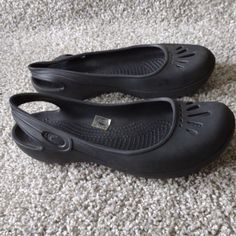 A Gently Used Pair Of Shoes! There Is No Damage (Rips,Snags,Stains,Etc) Reasonable Offers Accepted Instantly! Bundle & Save! Bundle Deals Will All Arrive In The Same Package. Items Are Pallet Pulls And May Have Sticker Residue Or Missing The Original Stickers! Products Are Not Used!! Shipping Is By Weight And The Prices Are Preset By The Selling Platform. All Clothing Is Washed Unless They’re New With Tags Then They Are Disinfected. Casual Slingback Pumps With Round Toe, Comfortable Black Slingback Sandals With Round Toe, Black Synthetic Slip-on Slingback Pumps, Black Closed Toe Slip-resistant Sandals, Black Slingback Slip-on Sandals With Heel Strap, Comfortable Black Flat Slingback Sandals, Casual Synthetic Slingback Pumps With Ankle Strap, Black Slingback Pumps With Round Toe, Casual Black Slip-on Slingback Pumps