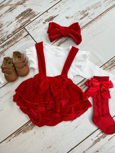 Toddler girl outfit | Baby girl Christmas clothes | Toddler girl clothes red velvet suspender diaper cover Christmas outfit by RileyGraceFashion on Etsy Newborn Christmas Outfit, Girls Christmas Outfits, Christmas Clothes, Toddler Girl Outfit, غرفة ملابس, Baby Christmas Outfit