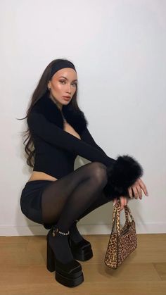 Fall Feminine Outfits, Winter Inspo Outfits, Bar Outfits, Danielle Guizio, Basic Black Dress, Black Dresses Classy, Makeup Mistakes, Style Inspiration Winter, Make Mistakes