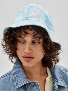 This denim bucket hat features an acid wash, embroidered logo and a standard brim. Denim Bucket Hat, Acid Wash, Style Icons, Bucket Hat, Top Styles, Fashion Branding, The Originals, Hats, Blue