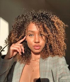 Colored Hair Extensions, Pelo Afro, Curly Hair Inspiration, Afro Hairstyles, Big Hair, Hair Bundles, Ombre Hair, Curly Hair Styles Naturally, Naturally Curly