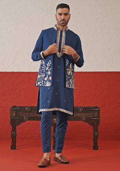 Navy Blue Embroidered Kurta Set With Jacket Kalpraag - Fabilicious Fashion Indian Kurta Men Design, Carnival Outfit For Men, Men Traditional Wear Indian Mens Fashion, Sangeet Outfit Men, Wedding Outfits For Men Guest, Carnival Outfit Men, Mens Clothing Styles Wedding, Carnival Haldi, Kurta Design For Men