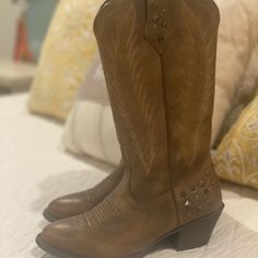 Never Worn Cowgirl Boots. 6 1/2. Ariat Boots. Chic Leather Boots For Western-themed Events, Chic Boots For Western-themed Events With Round Toe, Chic Round Toe Boots For Western-themed Events, Chic Boots For Western-themed Events, Wide Calf Boots For Rodeo, Chic Winter Boots For Rodeo, Western-themed Leather Sole Boots For Fall, Fall Rodeo Boots With Round Toe, Round Toe Mid-calf Boots For Rodeo In Fall