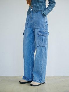 This is a denim version of the trendy cargo pant style. The pants have a straight fit that makes your legs look longer, and there are outside pockets on both sides to create a three-dimensional feel. It's great for mixing and matching with feminine items, and it's also good for styling with casual items like hoodies. - Practical with pockets on the front and back- Opening and closing with canton button and zipper- Can be styled with a belt- Branded leather patch on the back of the waist Baggy Denim Blue Cargo Pants With Patch Pockets, Relaxed Fit Denim Blue Cargo Jeans With Pockets, Denim Blue Relaxed Fit Cargo Jeans With Pockets, Urban Denim Blue Cargo Pants With Pockets, Urban Denim Blue Cargo Pants, Dark Wash Straight Leg Bottoms With Flap Pockets, High Rise Pants With Flap Pockets For Streetwear, Straight Leg Jeans With Flap Pockets For Streetwear, Baggy Cargo Jeans With Flap Pockets And Straight Leg