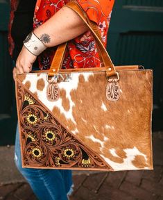 The sunflower   Tote is a stunning blend of rustic charm and modern sophistication. Crafted from high-quality leather, this purse features a captivating  body accentuated by intricate tooled leather panels in a rich brown hue. The detailed floral tooling showcases expert craftsmanship, adding a touch of timeless elegance to the design. Western Style Brown Bags For Daily Use, Western Hand Tooled Bags For Daily Use, Western Hand Tooled Travel Bag, Western Style Hand-tooled Bags For Everyday Use, Western Hand-tooled Bag For Daily Use, Western Style Brown Hand Tooled Shoulder Bag, Western Style Hand Tooled Brown Shoulder Bag, Western Style Hand-tooled Bag For Daily Use, Western Style Hand-tooled Travel Bag