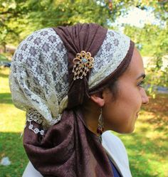 Lovely Lace Tichel http://bit.ly/1VIEXNF Headscarf Tutorial, Christian Head Covering, Bright Scarf, Head Coverings, Diy Scarf, Lace Wrap