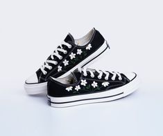 " 1970s CONVERSE CHUCK TAYLOR SHOES WITH DAISY GARDEN FOR THE BRIDE "         Custom Embroidered Sneakers Low Tops/ Custom Shoes Taylor 1970s Embroidered Daisy Flower/ Personalized Bridal Sneaker/ Embroidered Converse 💸 Price includes Converse Shoes and floral embroidery as shown 🌸 You can send me your Converse/Vans shoes or I can buy them for you. We stock all the Converse and Vans shoes you want, if you want other Converse/Vans shoes in the store, please message us. Your embroidered Converse Vintage Sneakers With Embroidered Logo For Spring, Vintage Black Sneakers For Spring, Black Vintage Sneakers For Spring, Embroider Converse Low Top, Vintage Embroidered Low-top Sneakers, Embroidered Canvas Low-top Sneakers, Converse Haute, White Low-top Sneakers With Floral Embroidery, Converse Floral Embroidered Lace-up Sneakers