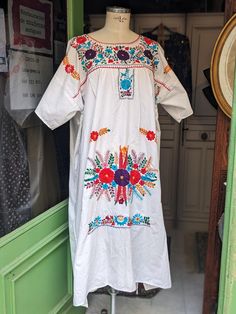 Beautiful hand-embroidered Mexican dress. Large size. Original. It has some small stains, please note the photos, which can be safely washed. In good condition. Size L - XL Measurements: - Shoulders: 21.25"(54 cm) - Chest: 56.69" (144 cm) - Total Long: 44.48" (113 cm) Thanks for stopping by!! White Peasant Dress With Geometric Embroidery, White Peasant Dress With Embroidered Hem, Traditional White Embroidered Cotton Dress, White Peasant Dress With Floral Embroidery, White Bohemian Embroidered Dress, White Bohemian Dress With Embroidered Hem, Traditional White Embroidered Summer Dress, White Bohemian Embroidered Short Sleeve Dress, White Folk Dress With Geometric Embroidery