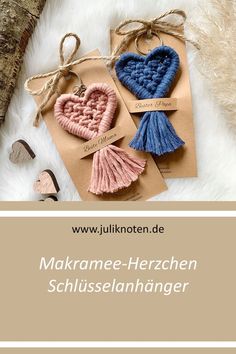 Schlüsselanhänger in Herzform aus Makramee Home Decor Macrame, Plant Hanger Macrame, Pattern Home Decor, Finger Crochet, Macrame Mandala, Makramee Diy, Macrame Supplies