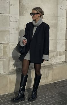 Como se vestir bem no inverno sem passar frio — Richelle Castro - Blog de beleza, lifestyle, comportamento, moda e mais! Boots Outfits, Skandinavian Fashion, Europe Outfits, Winter Fashion Outfits Casual, Outfit Chic, Cold Outfits, Paris Outfits, American Beauty