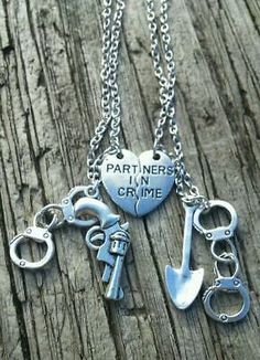 Perfect for best friends, couples, siblings, mother/daughters, etc. Material : The chains are stainless steel. Quantity : 2x necklaces (chains + charms), as shown in photos. Birthday Presents For Best Friend, Best Friend Couple, Friend Couple, Handcuff Necklace, Bff Jewelry, Best Friend Couples, Presents For Best Friends, Friendship Necklace, Best Friend Outfits