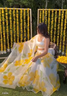 Haldi Dress Ideas, Haldi Outfit For Bride, Haldi Ceremony Outfit, Haldi Dress, Creating Outfits, Haldi Outfits, Haldi Outfit