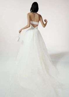 Vera Wang | Fidelina Sample Wedding Gown Vera Wang Wedding Dress, Kelly Faetanini, Basque Waist, Vera Wang Wedding, Wedding Dresses Vera Wang, Special Dress, Wedding Sale, Special Dresses, Long Train