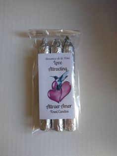 the package contains several different types of toothpicks in each bag, including one with an image of a humming on it