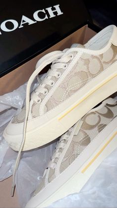 Coach Shoes Outfit, Tenis Coach, Dior Store, Luxury Brand Shoes, Pretty Sneakers, Latina Fashion Outfits, Coach Sneakers, Shoes Heels Classy, Rose Shoes