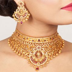 Antique Choker, Choker Necklace Designs, Gold Jewelry Outfits, Choker Designs, Gold Necklace Indian Bridal Jewelry, Jewelry Set Design, Jewellery Indian, Indian Jewelry Sets, Bridal Fashion Jewelry