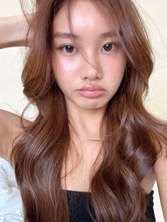 @patripinedaa Ginger On Asian Hair, Hair Color Latina Skin, Rusty Hair Color Brown, Hair Color Ideas Ginger Brown, Chestnut Brown Hair Highlights, Hair Dye For Warm Skin Tones, Hair Colours For Asians, Chesnutt Brown Color, Cool Chestnut Brown Hair